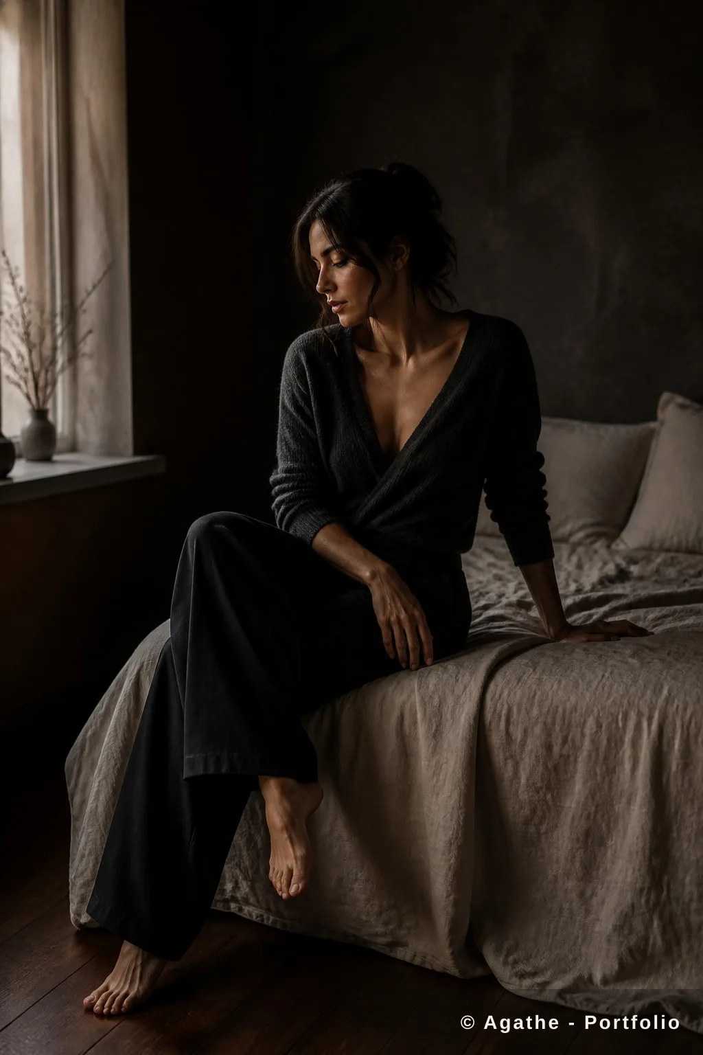 Portrait boudoir soft en clair-obscur